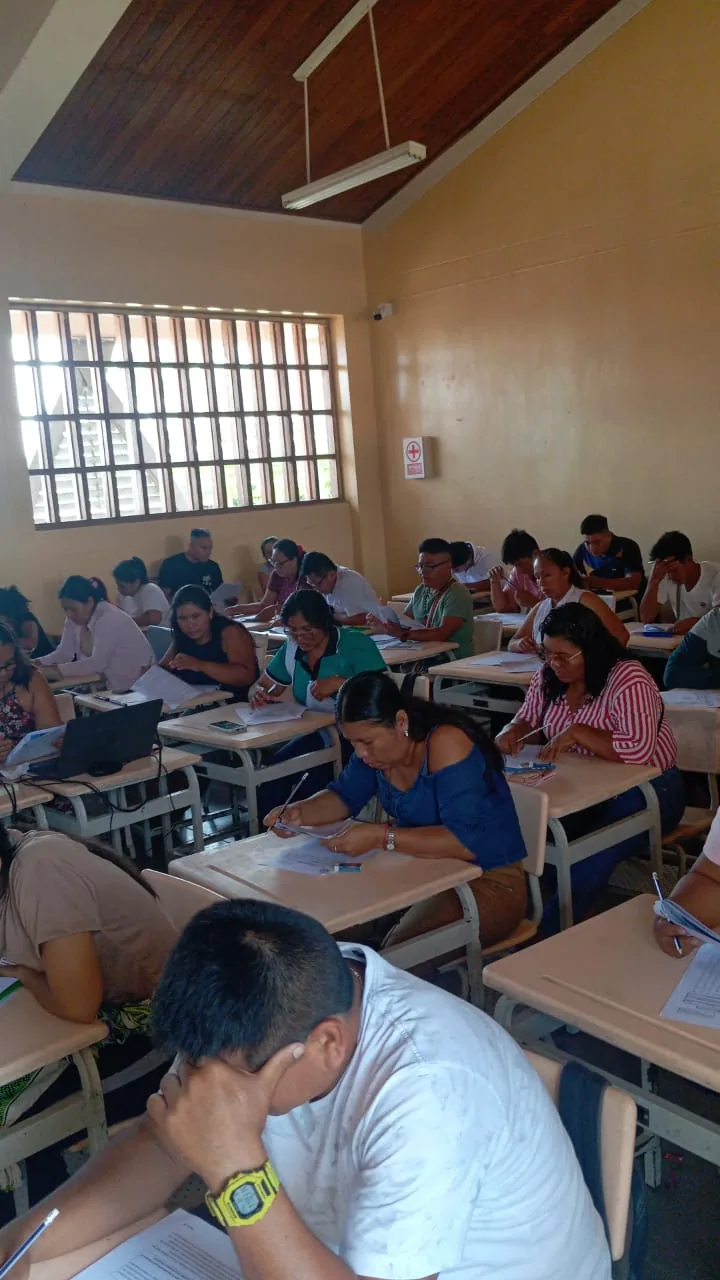 Docentes de primaria completando la evaluación diagnóstica